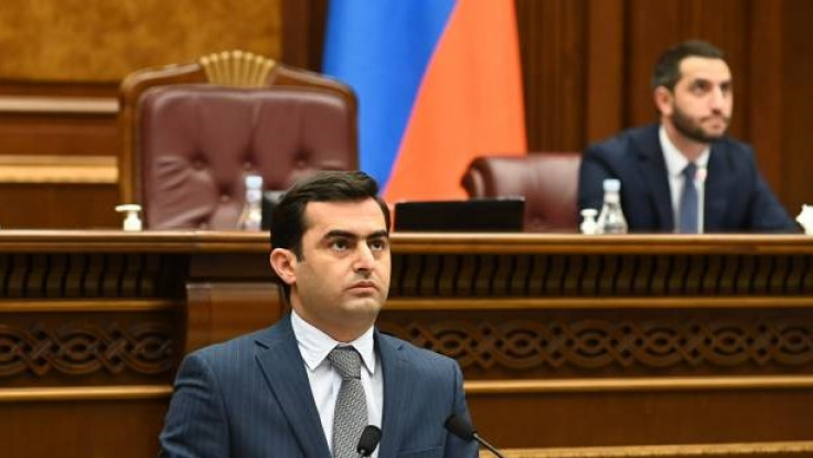 Ռուբինյանը և Արշակյանը պատգամավորներին կոչ են անում զերծ մնալ վիրավորական արտահայտություններից