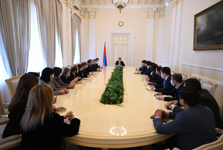 Ալեն Սիմոնյանը հանդիպել է նախագահի աշխատակազմի հետ