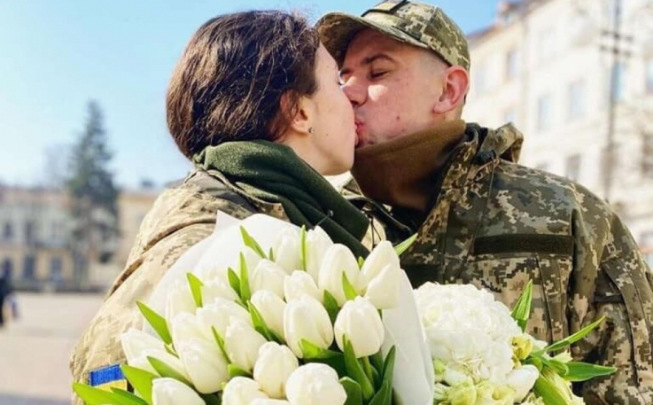 Անկեղծ սերը չի կարող չկոտրել պատերազմը․ Ուկրաինայում մեկ ամսում 15443 զույգ է ամուսնացել (լուսանկարներ)
