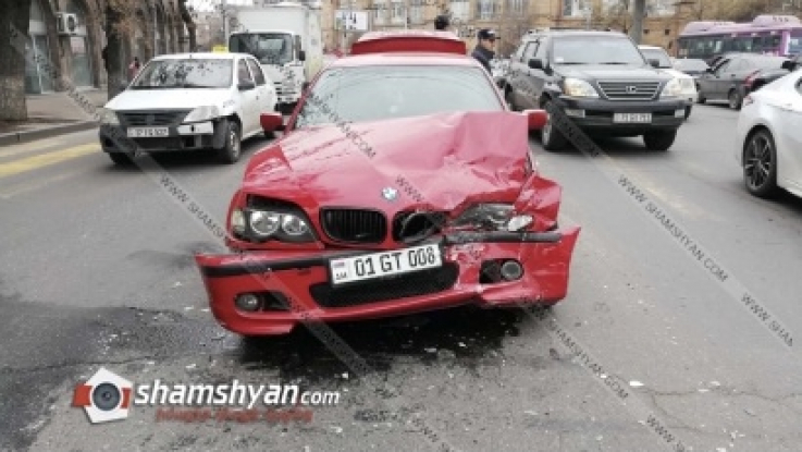 Երևանում բախվել են BMW-ն ու Mercedes-ը. կա վիրավոր