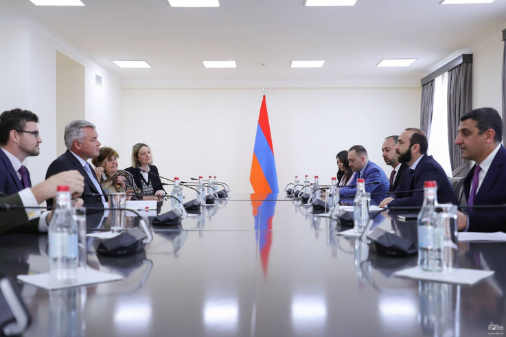 ԱԳ նախարարը և ՀՀ-ՄԹ խորհրդարանական բարեկամական խմբի անդամները քննարկել են ԼՂ հակամարտության գոտում ստեղծված իրավիճակը