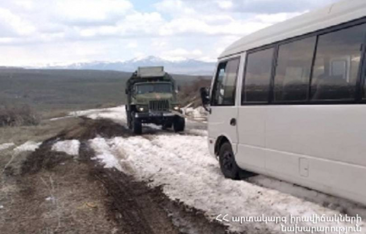 Փրկարարներն արգելափակումից դուրս են բերել Mitsubishi մակնիշի ավտոբուսը 