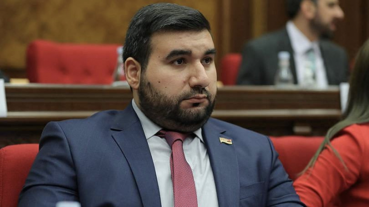 Ընդդիմության խոսույթը բաղկացած է երեսպաշտությունից, թույլ տվեք փաստն այդ ամրագրել օրինակներով. Վահագն Ալեքսանյան