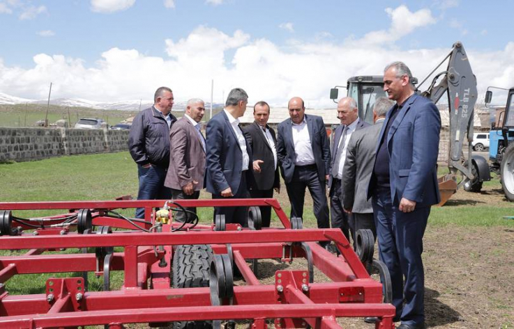 Զորակերտում նոր կառուցված ջրագծով ջուրը տեղ չի հասնում. Շիրակի մարզպետարանի պատասխանատուներն այցել են Ամասիա
