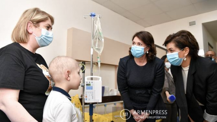 ՀՀ վարչապետի և Լիտվայի նախագահի տիկիններն այցելել են արյունաբանական կենտրոնում բուժվող երեխաներին