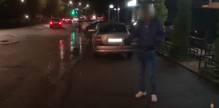 Ծաղկաձորում տաքսու վարորդը գողացել է զբոսաշրջիկի դրամապանակը (տեսանյութ)