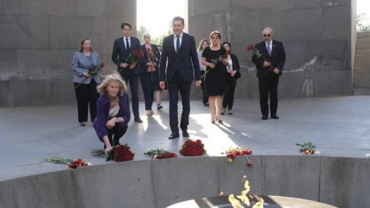 Քերըն Դոնֆրիդը հարգանքի տուրք է մատուցել Հայոց ցեղասպանության զոհերի հիշատակին