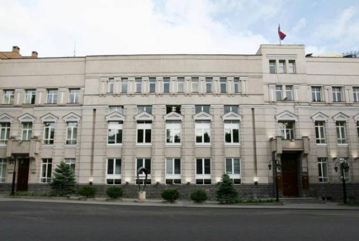 Անկանխիկ են լինելու նաև 300 հազար դրամը գերազանցող աշխատավարձերը, տրամադրվող վարկերը և փոխառությունները. ԿԲ