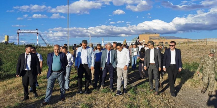 Թուրքիայի հատուկ ներկայացուցիչն այցելել է հայ-թուրքական սահման.Ermenihaber