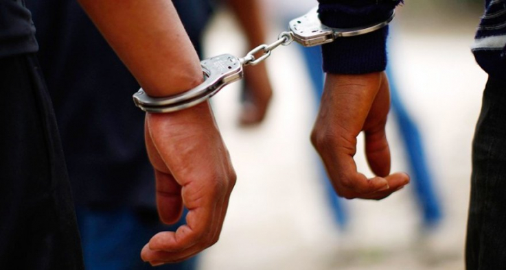 Ոստիկանները երեք տղամարդու են ձերբակալել Կապանում՝ թմրավաճառության կասկածանքով