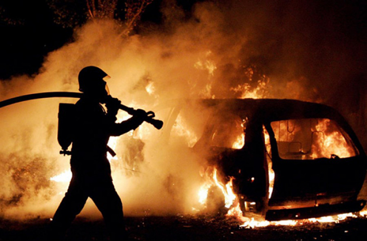 Կապանում մարդատար մեքենա է այրվել
