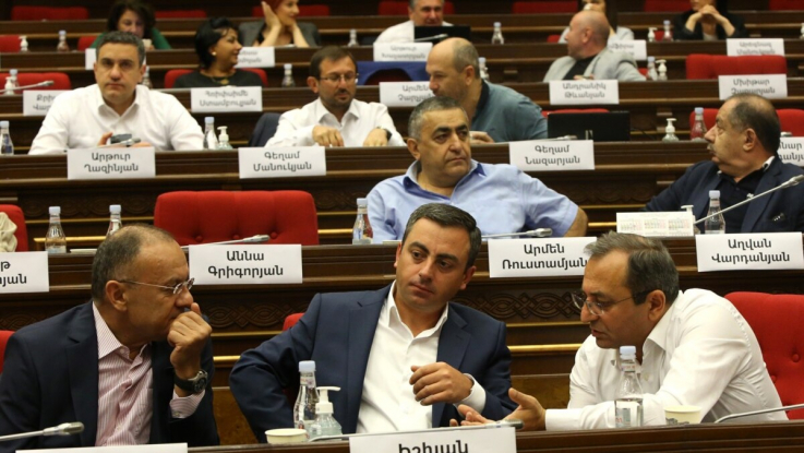 Խորհրդարանական ընդդիմությունն արտախորհրդարանական ինքնամարգինալացման ճանապարհին 