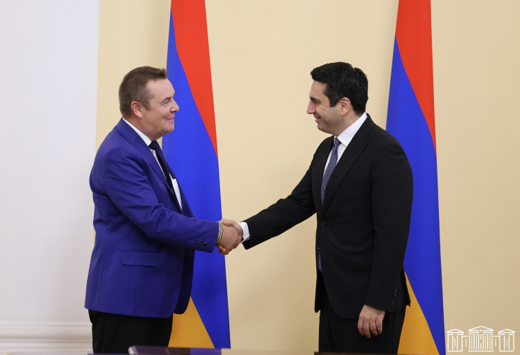 Ալեն Սիմոնյանը ընդունել է Բելգիա-Հայաստան բարեկամական խմբի ղեկավար Մարկ Դեմեսմեկերի գլխավորած պատվիրակությանը