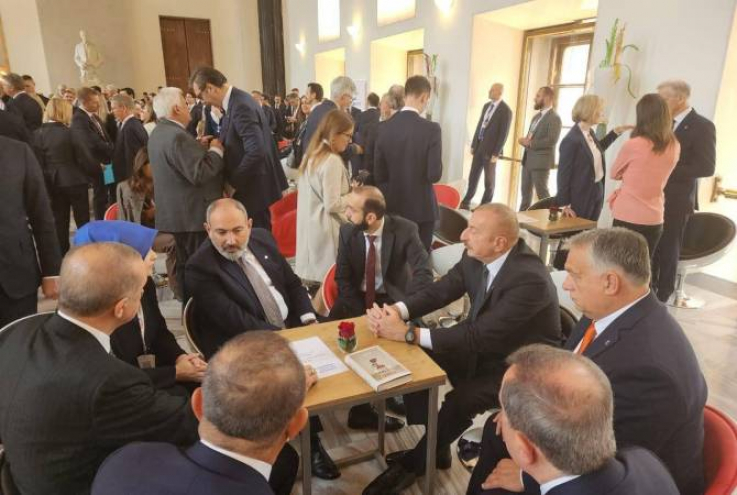 Նիկոլ Փաշինյանը Պրահայում կարճ զրույցներ է ունեցել Մակրոնի, Էրդողանի, Ալիևի հետ
