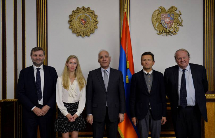 Վահագն Խաչատուրյանը «Երախտագիտության մեդալով» է պարգևատրել «LE FIGARO MAGAZINE»-ի փոխտնօրենին և ֆրանսիացի ճանապարհորդ Տեսսոյին