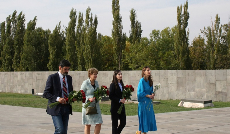 Ամստերդամի քաղաքային դատարանի նախագահն այցելել է Հայոց ցեղասպանության հուշահամալիր
