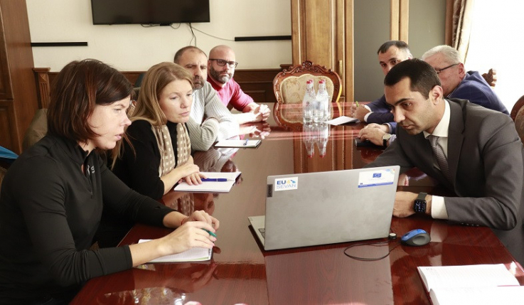Գեղարքունիքի մարզպետը ԵՄ դիտորդական թիմին մանրամասներ է ներկայացրել հրետակոծությունից տուժած բնակավայրերի վիճակի մասին