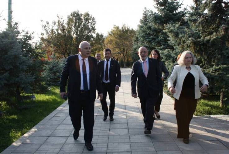 Իսրայելի ԱԳ նախարարության բարձրաստիճան պաշտոնյաներն այցելել են Հայոց ցեղասպանության թանգարան