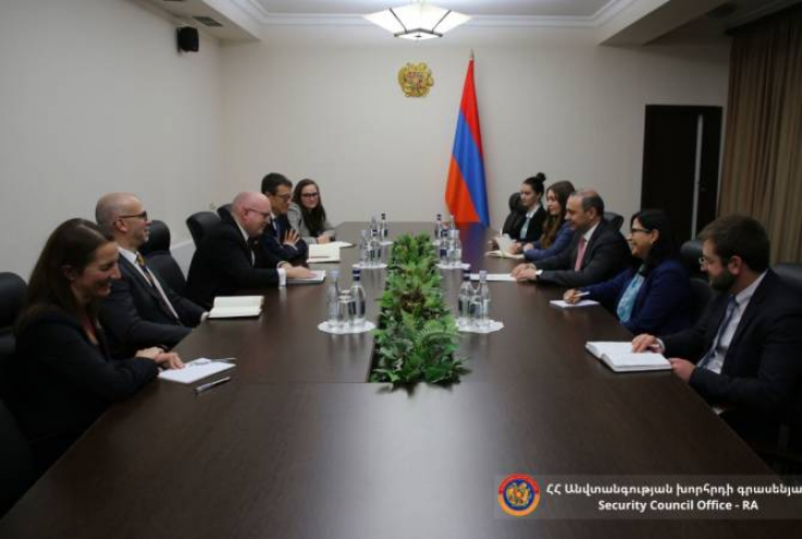 Արմեն Գրիգորյանը հանդիպել է Ֆիլիպ Ռիքերի հետ