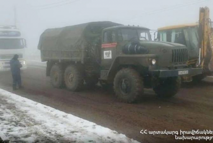 Փրկարարները Տաթև-«Սատանի կամուրջ» ավտոճանապարհին արգելափակումից դուրս են բերել 26 բեռնատար ավտոմեքենա
