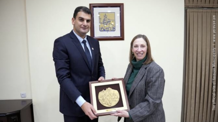 Երևանի քաղաքապետն ընդունել է Հայաստանում իր դիվանագիտական առաքելությունն ավարտող դեսպան Լին Թրեյսիին