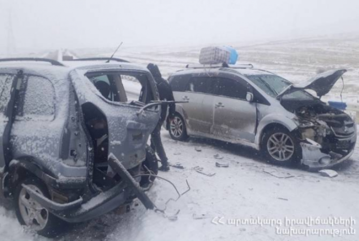 Երեք ավտոմեքենաներ բախվել են Երևան-Մեղրի ավտոճանապարհին. կան տուժածներ