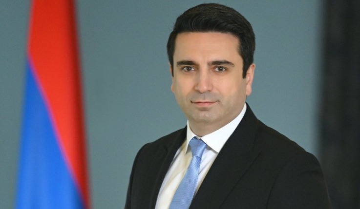 Այսօր առավել քան երբեւէ մեզ հզոր թիկունք, անվտանգ ու պաշտպանված սահմաններ են պետք. Ալեն Սիմոնյանի ուղերձը Բանակի օրվա առթիվ