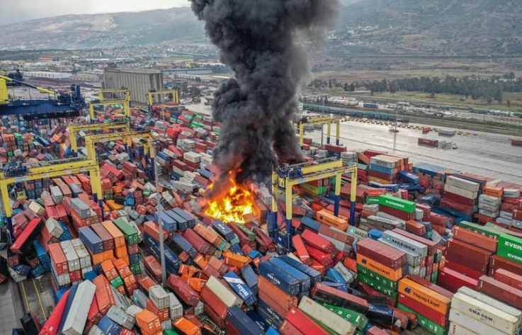 Երկրաշարժից հետո թուրքական Իսկենդերուն նավահանգստում ուժեղ հրդեհ է բռնկվել․ այրվում են նավերի բեռնարկղերը