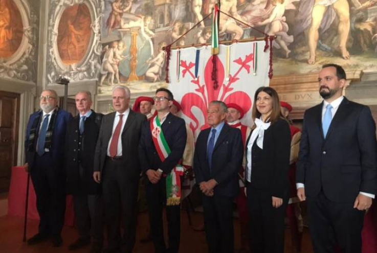 Իտալիայում ՀՀ դեսպանը մասնակցել է Էդուարդո Էռնեկյանին Ֆլորենցիա քաղաքի բանալիների հանձնման արարողությանը