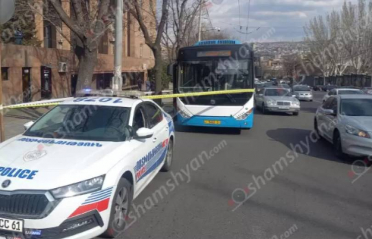 Երևանում թիվ 7 երթուղին սպասարկող ավտոբուսի վարորդի ու տաքսիստի միջև վիճաբանությունն ավարտվել է դանակահարությամբ