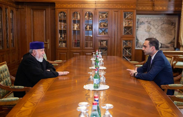 Ամենայն հայոց կաթողիկոսը և Տիգրան Ավինյանը երևանցիների հոգևոր կյանքի պատշաճ կազմակերպման վերաբերյալ հարցեր են քննարկել