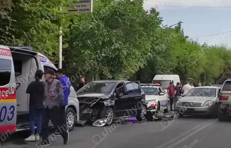 Խոշոր ավտովթար Երևանում. բախվել է 3 մեքենա