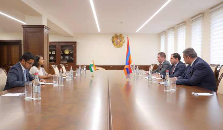 Պապիկյանն ու Հնդկաստանի դեսպանը քննարկել են պաշտպանության բնագավառում երկկողմ համագործակցության ընթացքին վերաբերող հարցեր