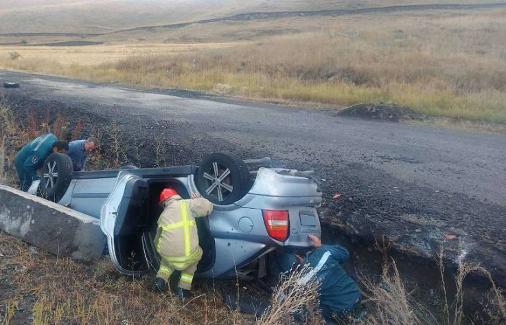 Երևան-Գյումրի ավտոճանապարհին մեքենան շրջվել է. կան տուժածներ