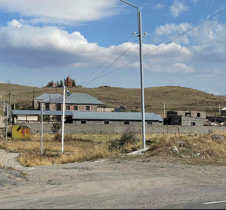 Բռնի տեղահանված արցախցիներին Հրազդանում անասնապահությամբ զբաղվելու համար նախատեսված ոչ մեծ ֆերմերային տնտեսություն է առաջարկվում. հայտարարություն
