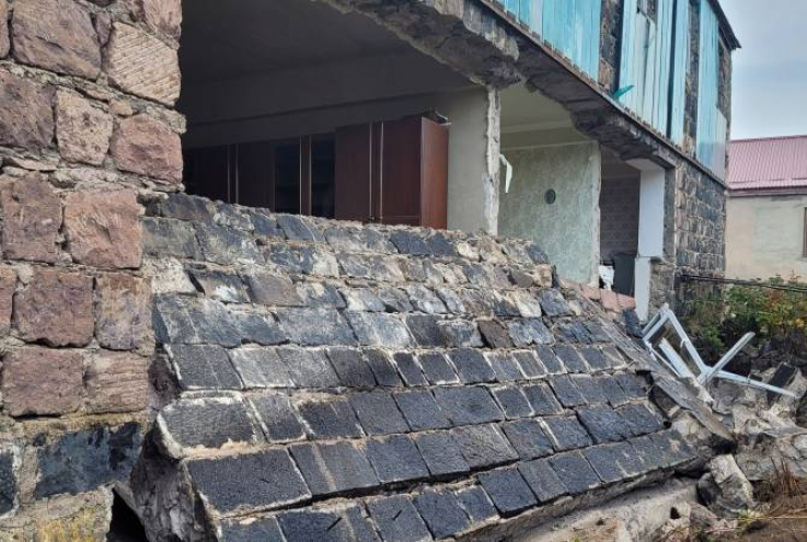Գեղարքունիքի մարզի Լճաշեն գյուղում տան պատի փլատակների տակ մնացած 74- ամյա քաղաքացին հոսպիտալացվել է