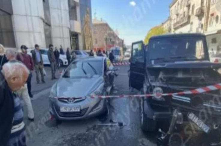 Գյումրիում բախվել են Mercedes G 500-ը, Opel-ը, Hyundai-ն ու КамАЗ-ը. կա վիրավոր