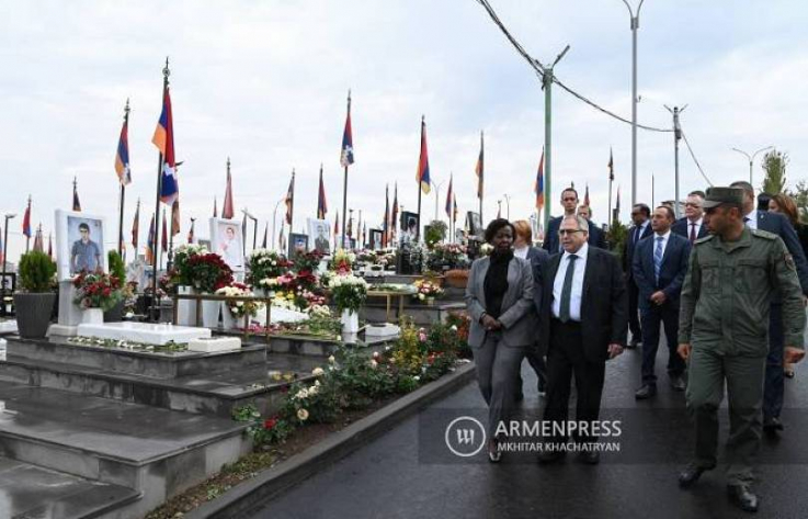 Ֆրանկոֆոնիայի ՄԿ գլխավոր քարտուղարը հարգանքի տուրք է մատուցել Ղարաբաղյան պատերազմներում զոհվածների հիշատակին