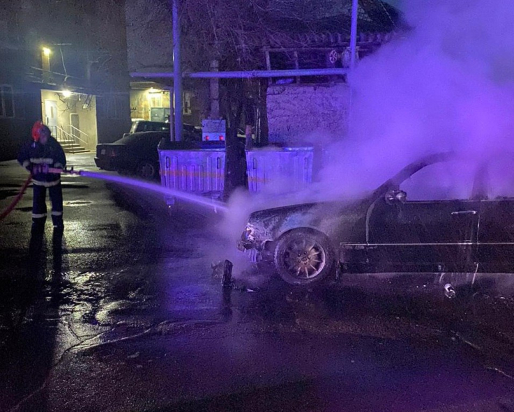 Աբովյան քաղաքի Կոտայքի փողոցում ավտոմեքենա է այրվել
