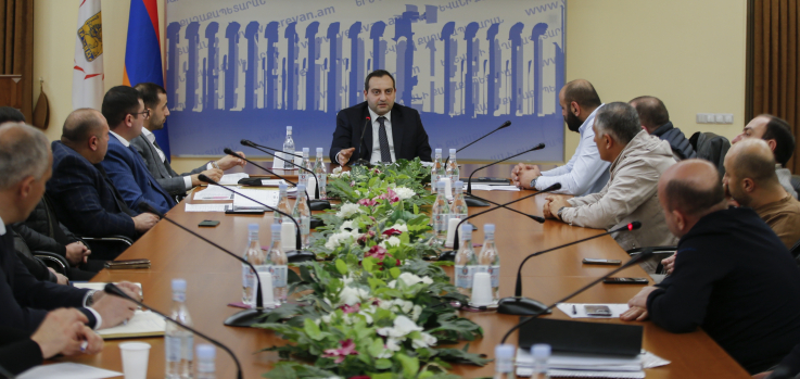 Նախատեսված ժամկետները չպահպանելու դեպքում շինարարների հետ պայմանագրերը միակողմանի կլուծվեն. փոխքաղաքապետը հանդիպել է շինարարների հետ