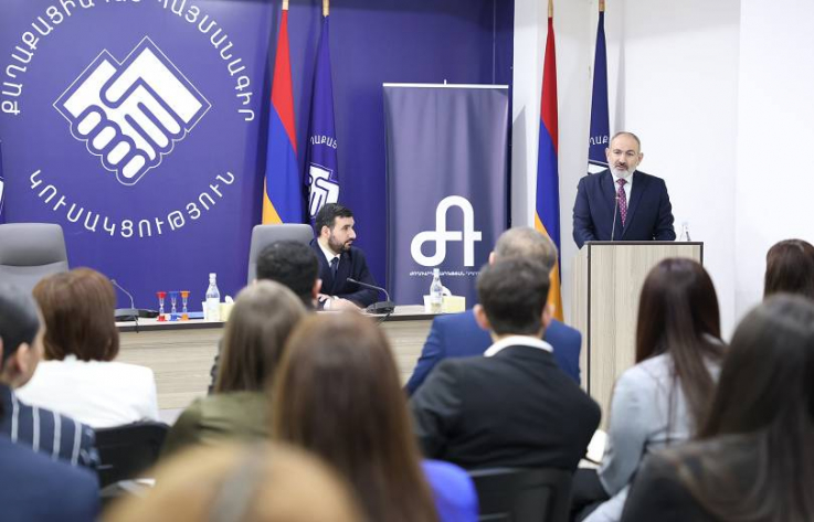 Փաշինյանի մասնակցությամբ տեղի է ունեցել Ժողովրդավարության դպրոցի բացումը