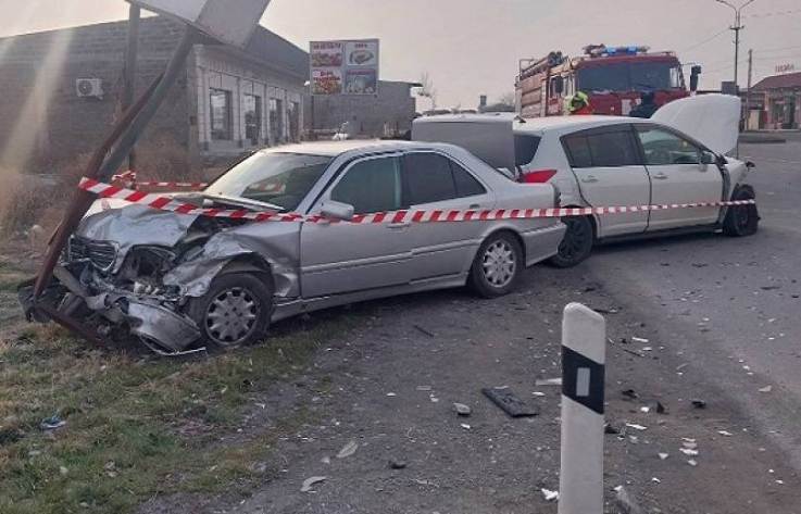 Էջմիածին-Երևան ճանապարհին մեքենաներ են բախվել. տուժածները հիվանդանոցում են