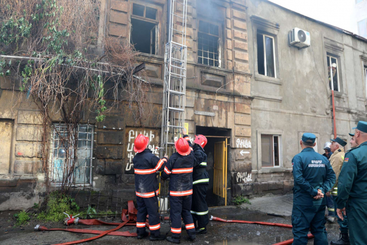 Այրվել է 5 բնակարան, հայտնաբերվել է դի