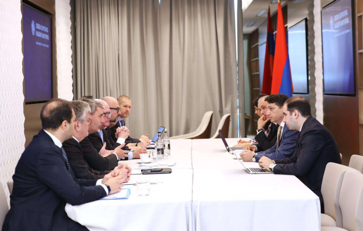 Համաժողովի երկրորդ օրը մեկնարկել է Վահե Հովհաննիսյանի և ԵՆԲ-ի ներկայացուցիչների միջև հանդիպումով