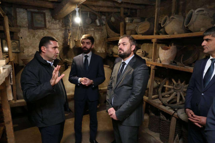 Պապոյանն այցելել է գինու գործարաններ