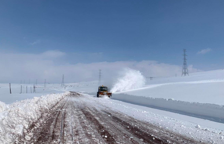 Սևանի թերակղզուց մինչև Ծովագյուղ ճանապարհահատվածում և Սյունիքի մի հատվածում բուք է