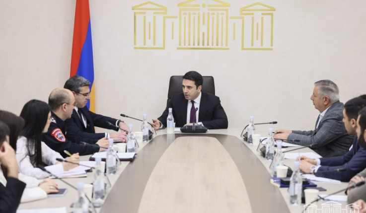 Ալեն Սիմոնյանի գլխավորությամբ աշխատանքային քննարկում ավտոմեքենաներից հնչող բարձր երաժշտության սահմանափակումների վերաբերյալ