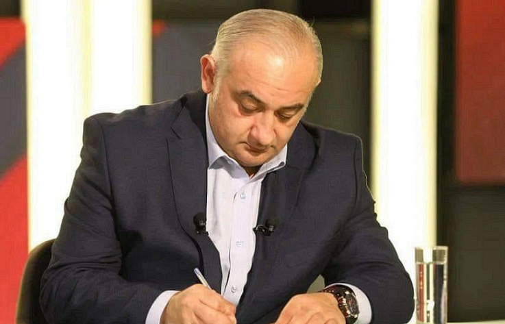 Գարեգին Բ Ապարանցին բարոյականություն չունի, որ մարդավայել թողնի Լուսավորչի գահը. Ղազարյանը մեջբերում է արել