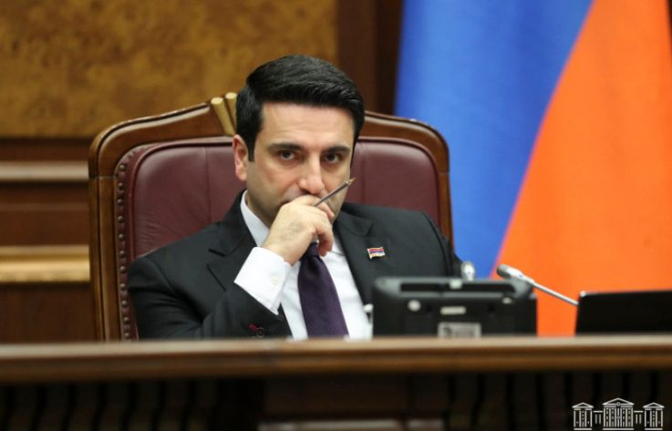 Քեզ թվում է՝ որոշ նախկին հանցագործների շպրտած փողով դու կկարողանա՞ս լվանալ կեղտը, որը քո հոգու վրա է. Սիմոնյան