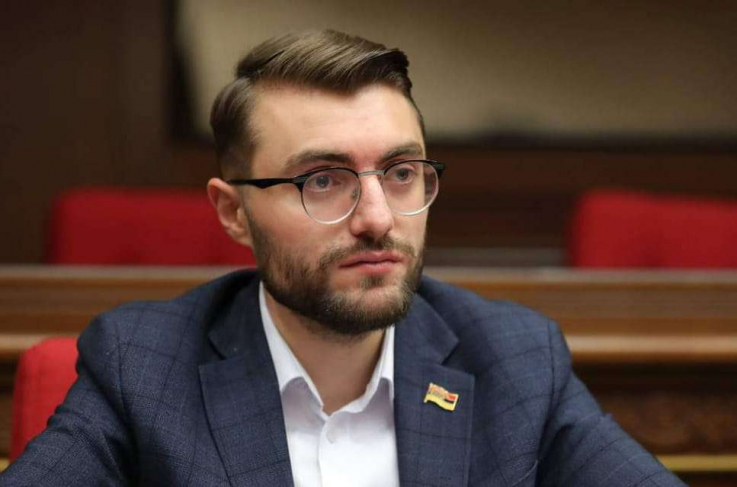 Ալավերդիում աշխատանքային շրջայցին աշխատանքի վայրում` շուկայում, անակնկալ այցելեցի հորս. Արեն Մկրտչյան